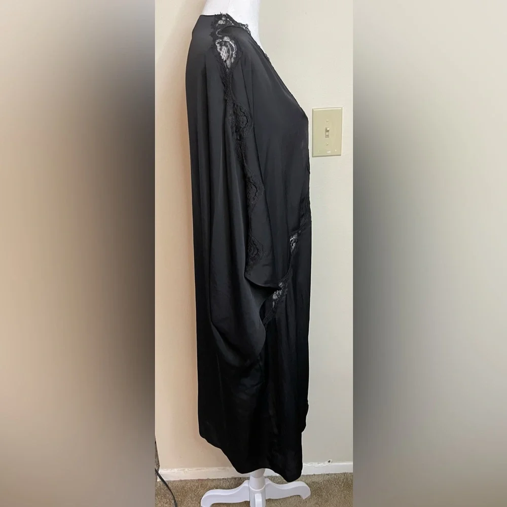 Victoria’s Secret Satin Crochet Lace-Trim Kimono Robes Cover-Up. size XS/S. NWT - Picture 15 of 17